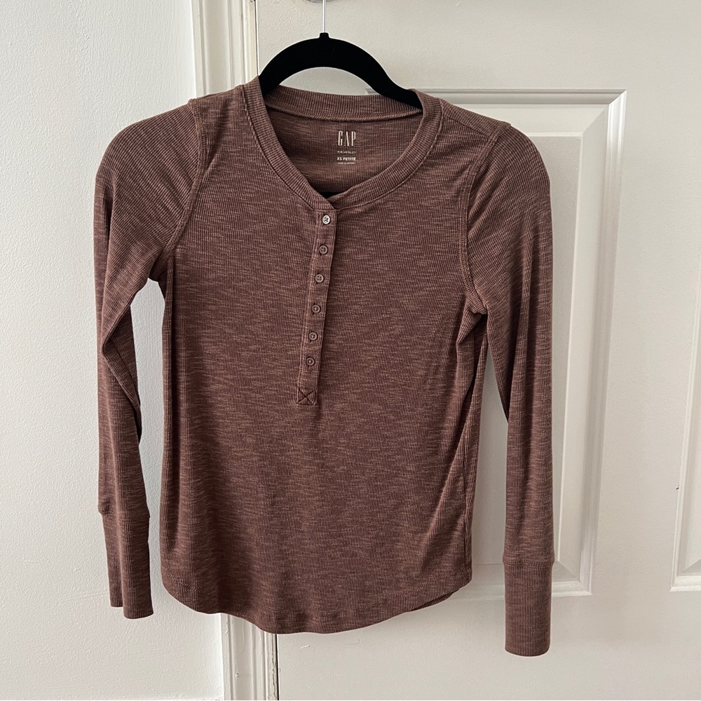 GAP brown ribbed Henley shirt